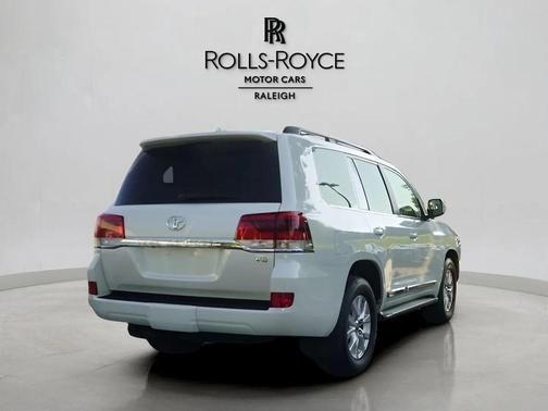 2016 Toyota Land Cruiser V8