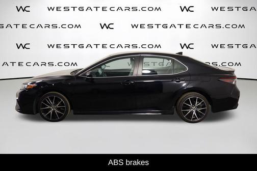 Midnight Black Metallic 2021 Toyota Camry SE
