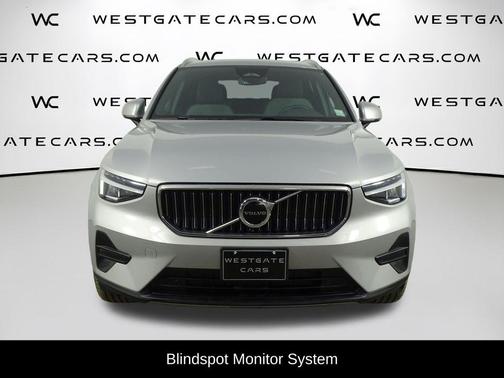 2025 Volvo XC40 B5 Core Bright Theme