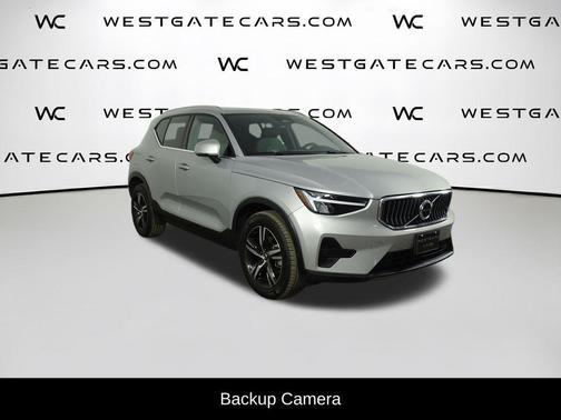 2025 Volvo XC40 B5 Core Bright Theme