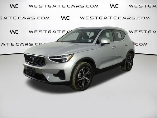 2025 Volvo XC40 B5 Core Bright Theme