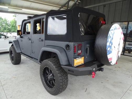 Photo 3 of 29 of 2017 Jeep Wrangler Unlimited Sahara