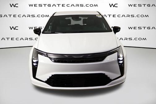 Bright White Clearcoat 2027 Chrysler Pacifica L