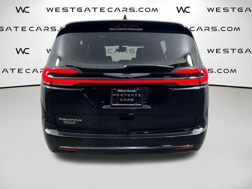 Diamond Black Crystal Pearlcoat 2026 Chrysler Pacifica L