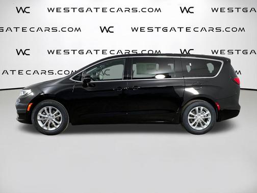 Diamond Black Crystal Pearlcoat 2026 Chrysler Pacifica L