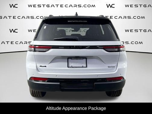 Bright White Clearcoat 2025 Jeep Grand Cherokee Altitude
