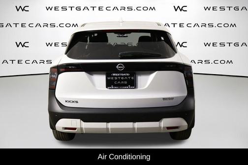 Aspen White Tricoat 2025 Nissan Kicks SV