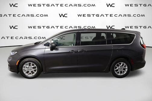 Granite Crystal Metallic Clearcoat 2023 Chrysler Pacifica Touring L