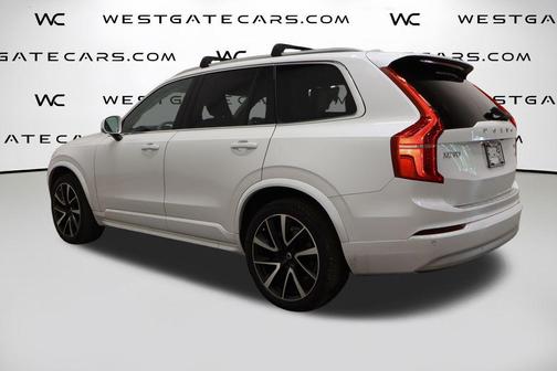 2022 Volvo XC90 T6 Momentum 7 Passenger