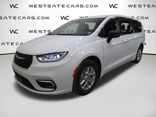 2024 Chrysler Pacifica Touring-L