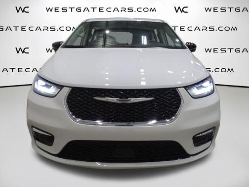 2024 Chrysler Pacifica Touring-L