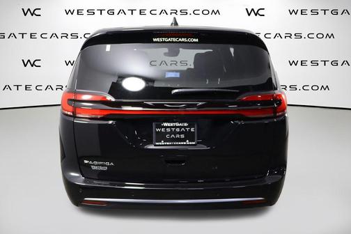 Diamond Black Crystal Pearlcoat 2027 Chrysler Pacifica L
