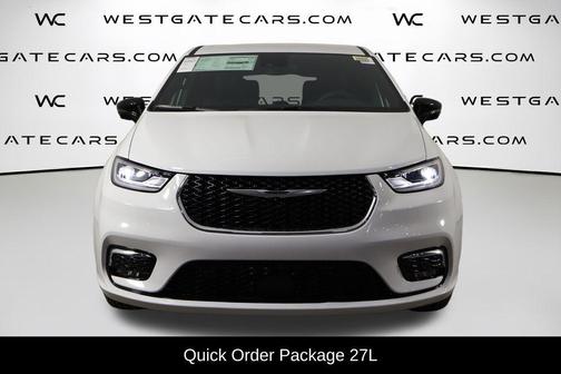 Bright White Clearcoat 2026 Chrysler Pacifica L