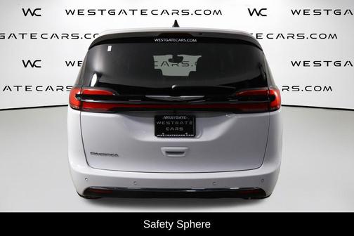 Bright White Clearcoat 2026 Chrysler Pacifica L
