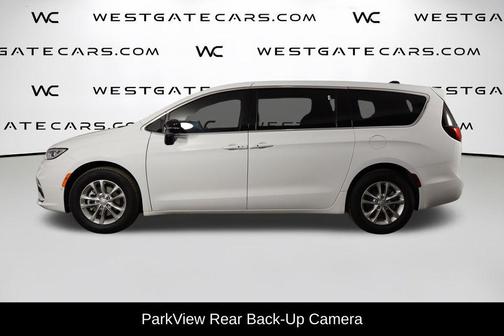 Bright White Clearcoat 2026 Chrysler Pacifica L