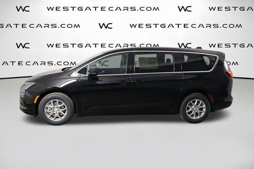 Diamond Black Crystal Pearlcoat 2027 Chrysler Pacifica L