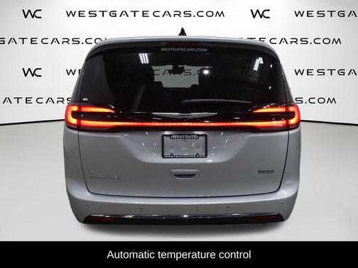 2024 Chrysler Pacifica Touring-L