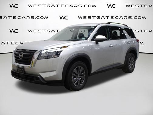 2024 Nissan Pathfinder SV