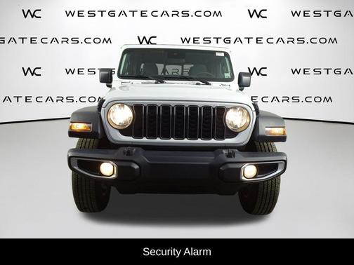 Bright White Clearcoat 2025 Jeep Gladiator Sport