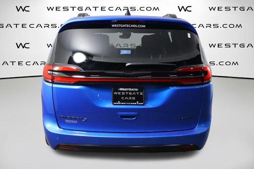 Hydro Blue Pearlcoat 2026 Chrysler Pacifica Limited