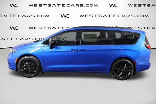 Hydro Blue Pearlcoat 2026 Chrysler Pacifica Limited