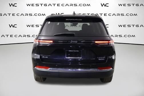 Diamond Black Crystal Pearlcoat 2023 Jeep Grand Cherokee Laredo