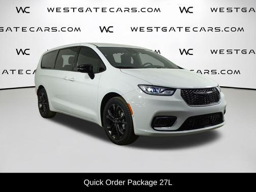 Bright White Clearcoat 2026 Chrysler Pacifica L