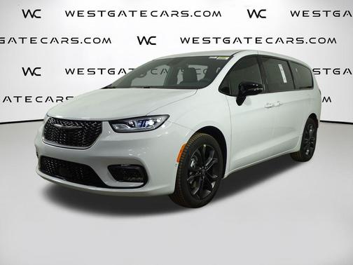 Bright White Clearcoat 2026 Chrysler Pacifica L