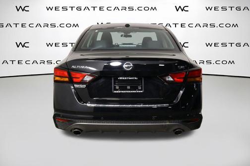 Super Black 2022 Nissan Altima SR FWD
