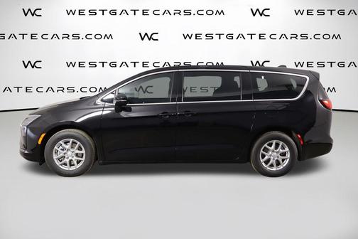 Diamond Black Crystal Pearlcoat 2027 Chrysler Pacifica L