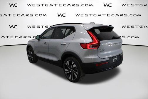 2025 Volvo XC40 B5 Plus Dark Theme