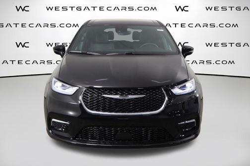 Diamond Black 2026 Chrysler Pacifica Select