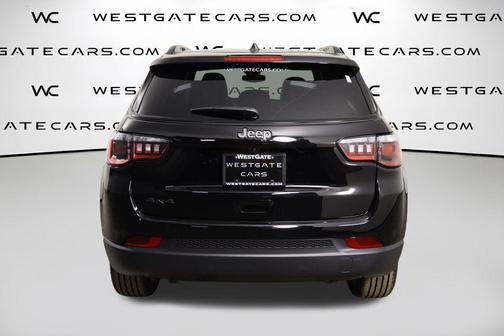 Diamond Black Crystal Pearlcoat 2026 Jeep Compass Latitude