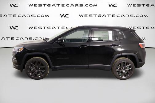Diamond Black Crystal Pearlcoat 2026 Jeep Compass Latitude