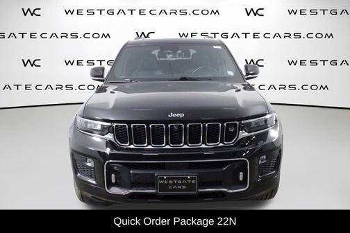 Diamond Black Crystal Pearlcoat 2022 Jeep Grand Cherokee L Overland