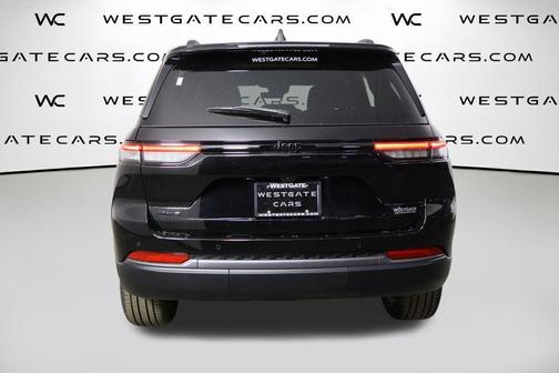 Diamond Black Crystal Pearlcoat 2026 Jeep Grand Cherokee Limited