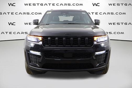 Diamond Black Crystal Pearlcoat 2026 Jeep Grand Cherokee Limited