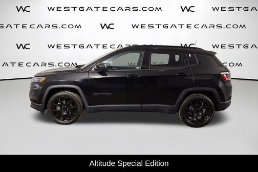Diamond Black Crystal Pearlcoat 2022 Jeep Compass Latitude