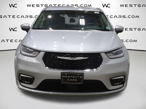 2023 Chrysler Pacifica Touring-L