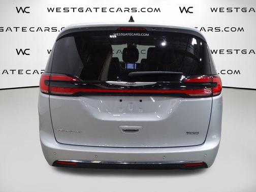 2023 Chrysler Pacifica Touring-L