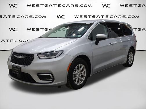 2023 Chrysler Pacifica Touring-L