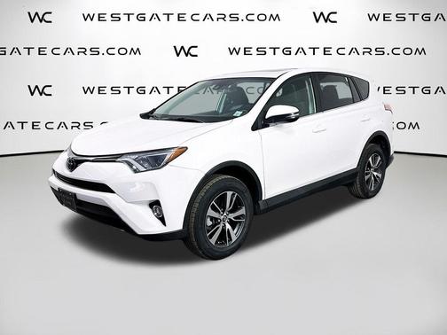 Super White 2018 Toyota RAV4 XLE