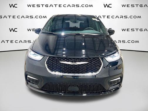 Diamond Black Crystal Pearlcoat 2026 Chrysler Pacifica L