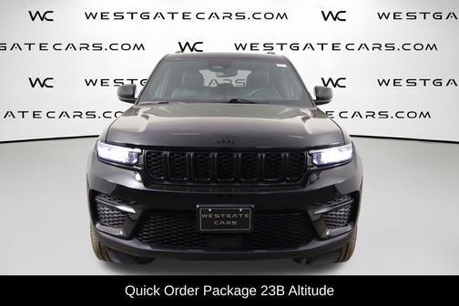 Diamond Black Crystal Pearlcoat 2023 Jeep Grand Cherokee Altitude
