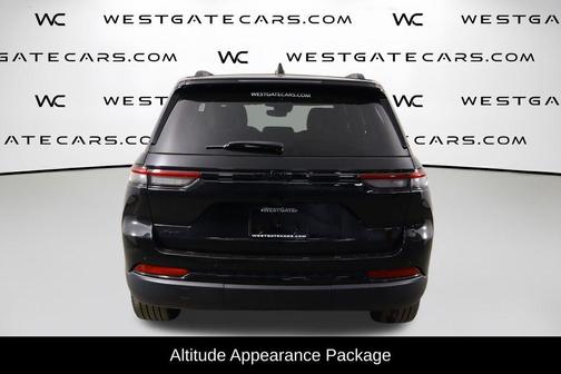 Diamond Black Crystal Pearlcoat 2023 Jeep Grand Cherokee Altitude