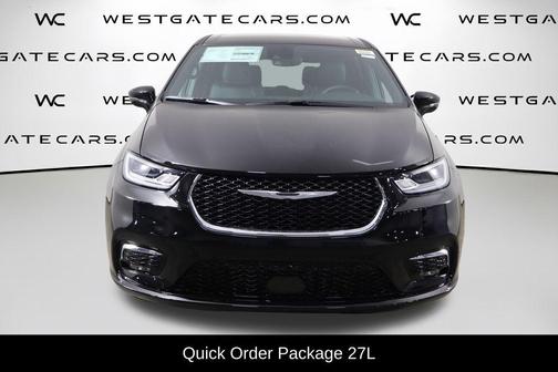 Diamond Black Crystal Pearlcoat 2026 Chrysler Pacifica L