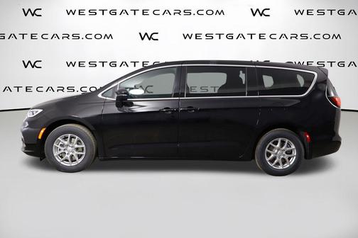 Diamond Black Crystal Pearlcoat 2026 Chrysler Pacifica L