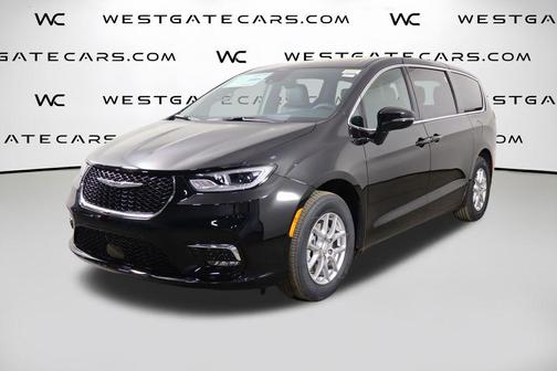 Diamond Black Crystal Pearlcoat 2026 Chrysler Pacifica L