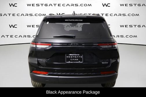 Diamond Black Crystal Pearlcoat 2024 Jeep Grand Cherokee Limited