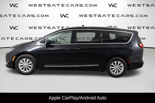 Brilliant Black Crystal Pearlcoat 2018 Chrysler Pacifica Touring-L
